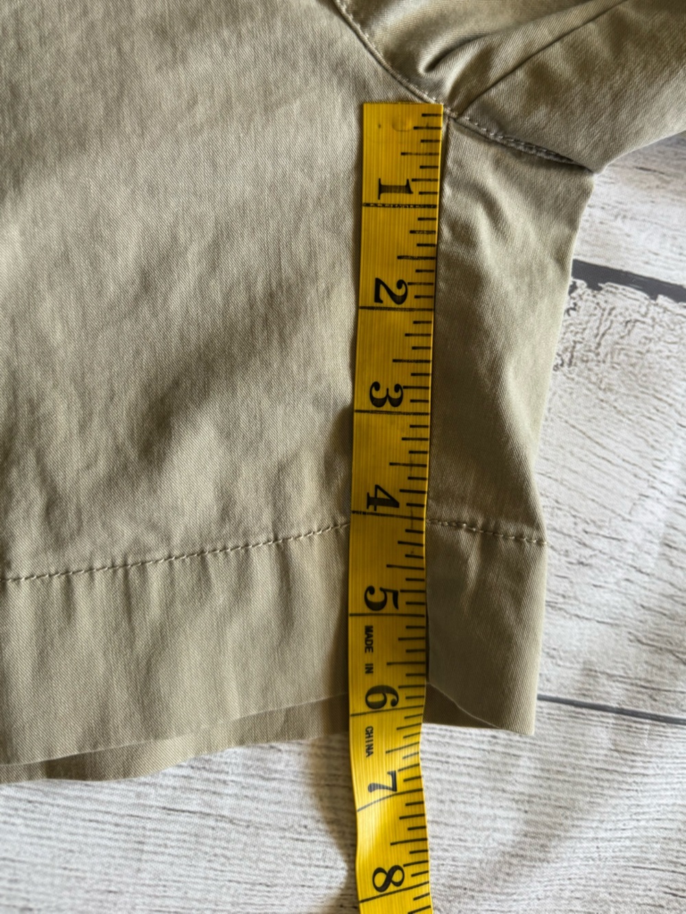 Eddie Bauer Mercer Fit Khaki Flat Front Chino Shorts women’s Size 8 - Picture 5 of 8